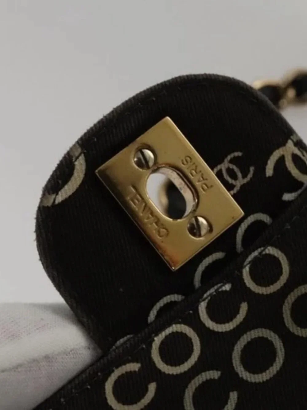 CHANEL Matelasse 25 Chain Shoulder Bag Canvas Black Gold CC Auth 108396